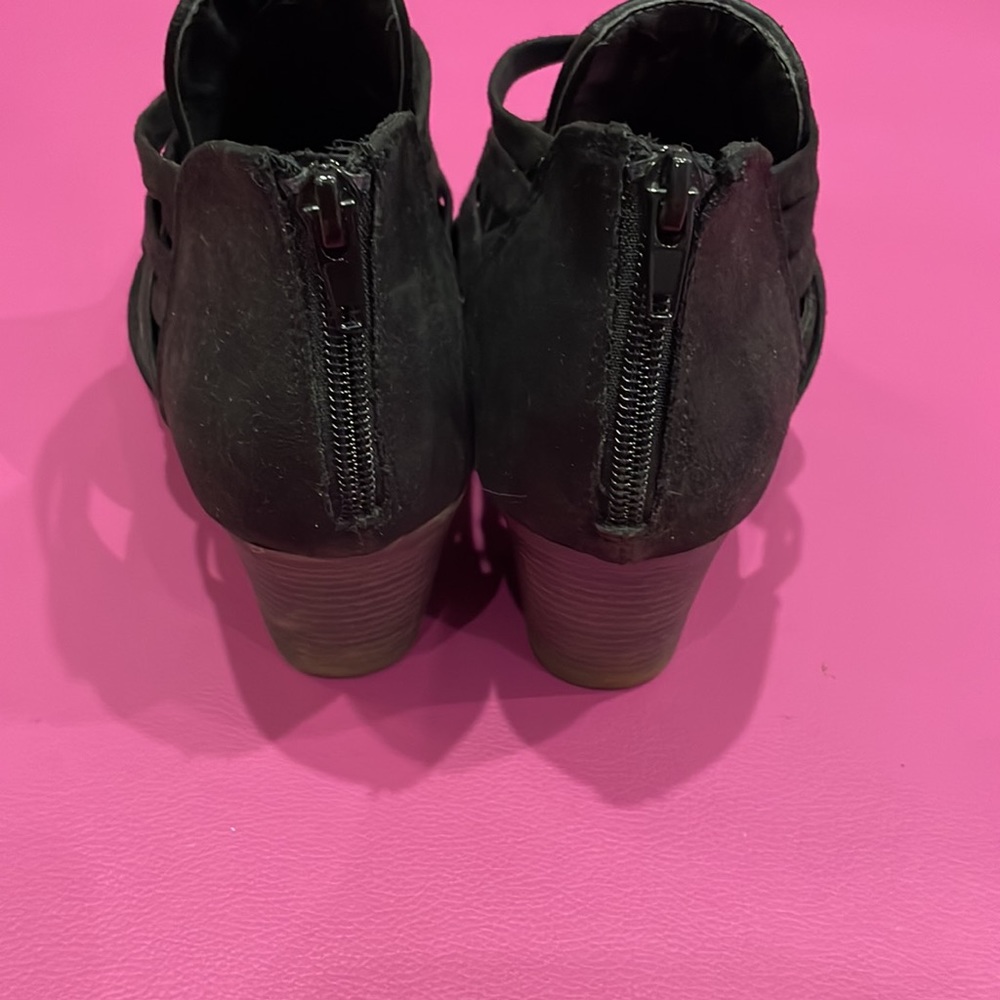 Fergalicious Booties - Picture 2 of 4